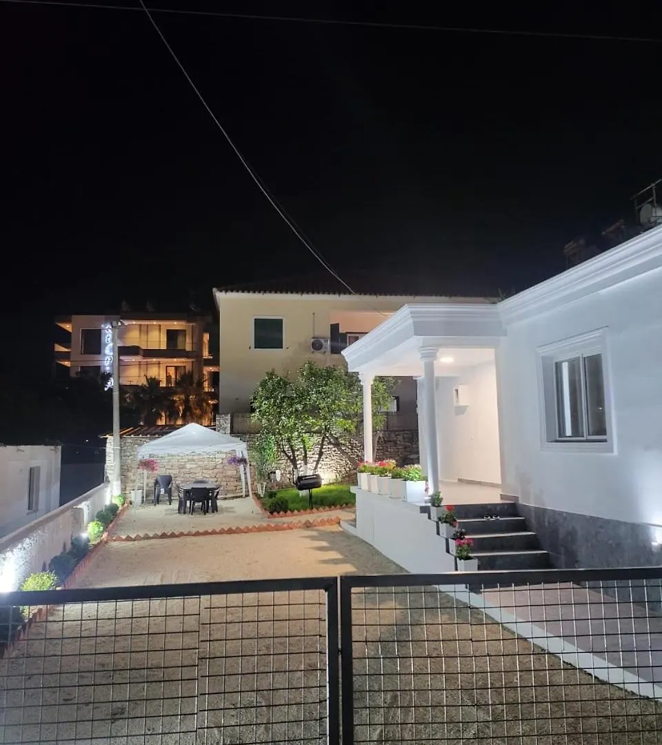 Vila Ademi クサミル ヴィラ